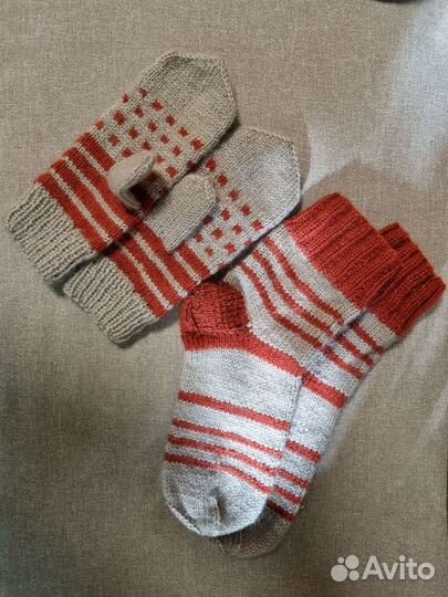 Варежки + носки. Комплект