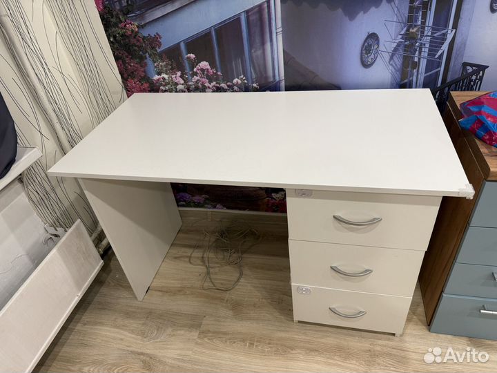 Письменный стол