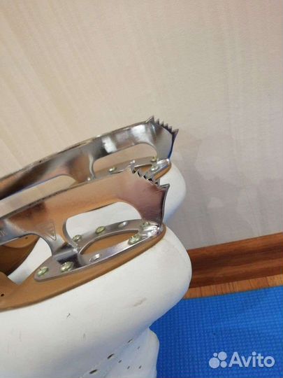 Коньки женские профессиональные 230