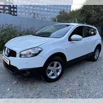 Nissan Qashqai 1.6 CVT, 2012, 200 000 км, с пробегом, цена 940 000 руб.