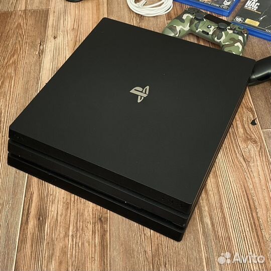 Sony Playstation 4 pro 1tb в идеале с подпиской