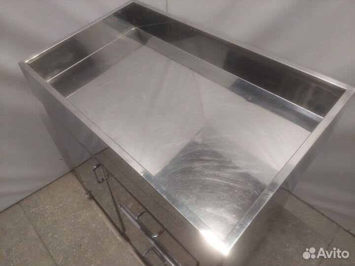 Стол нейтральный