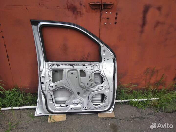 Дверь левая передняя Nissan Pathfinder R-51