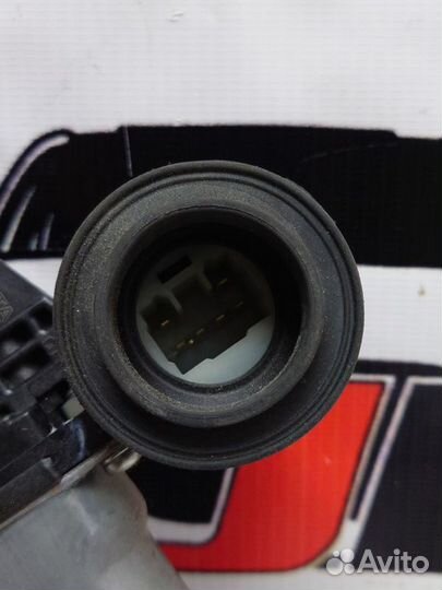 Стеклоподъемник двери задней левой Toyota RAV4 40