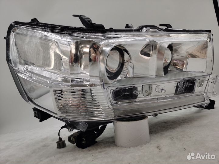 Toyota Land Cruiser 200 Full LED фара перед правая