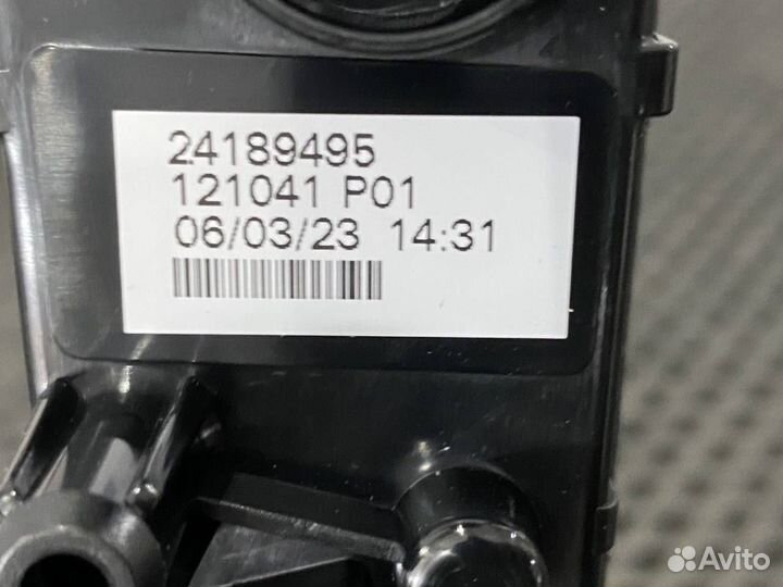 Поворотник левый Volvo FH5 84389663