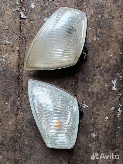 Указатель поворота повторитель Мазда 323 family