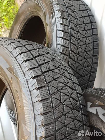 Bridgestone Blizzak DM-V2 225/65 R17 102Q