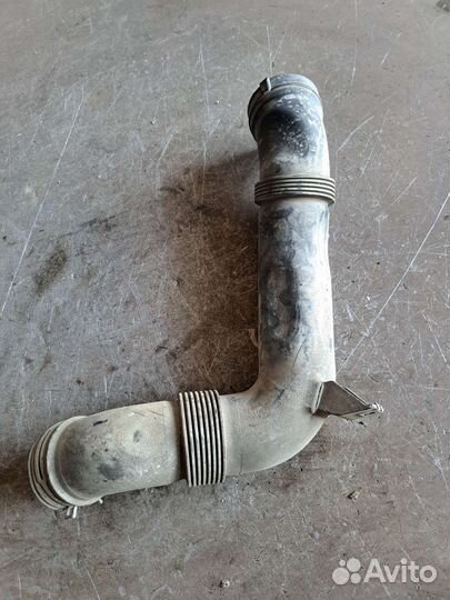 Патрубок воздушного фильтра Volkswagen Passat B6