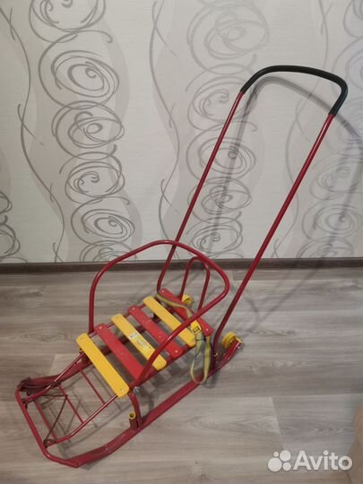Детские санки с чехлом
