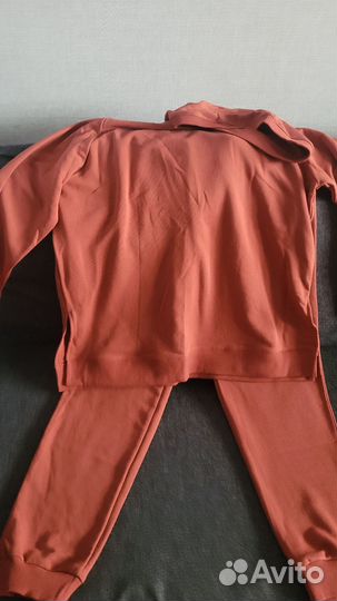 Спортивный костюм женский