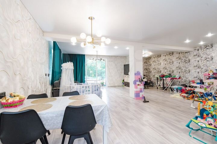 Коттедж 206,4 м² на участке 7,6 сот.