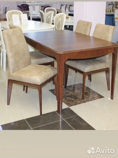 Стол со стульями