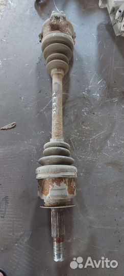 Привод задний левый на Nissan Skyline v35