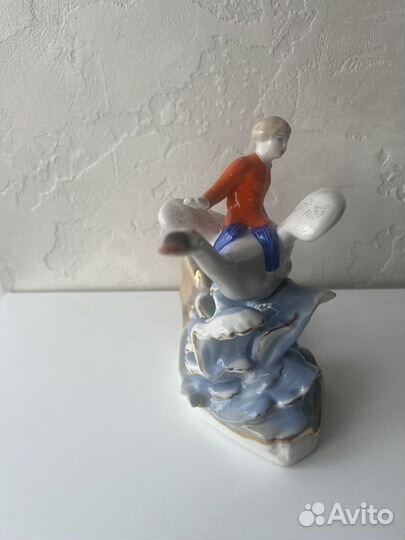 Статуэтка Иванушка на лебеди