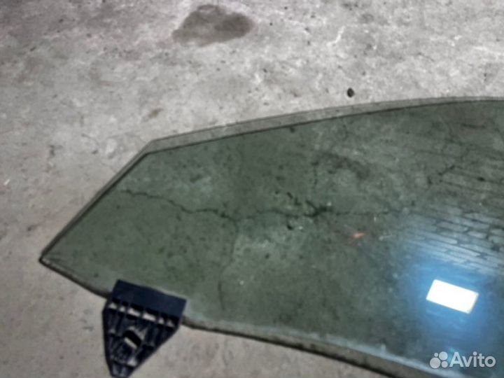 Стекло двери переднее левое Audi A4 B6/8E 2003