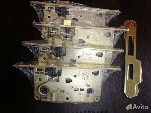 Замки для межкомнатных дверей AGB