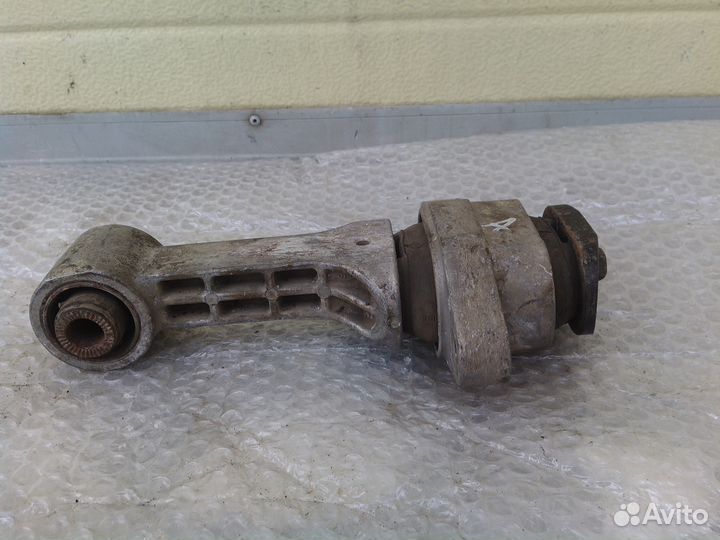 Хундай Солярис - нижняя опора двигателя