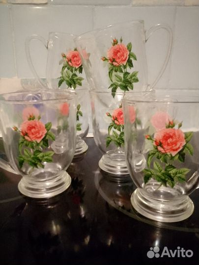 Чашки чайные, кофейные, красные, кружки стаканы