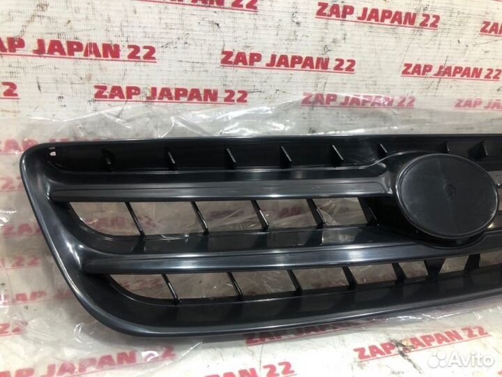 Решетка радиатора Toyota Ipsum 98-01