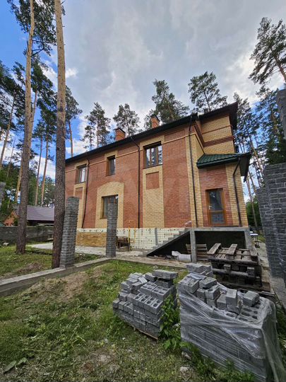 Дом 340 м² на участке 12,4 сот.