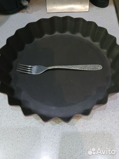 Сковороды, кастрюли, миски и горшочки разные