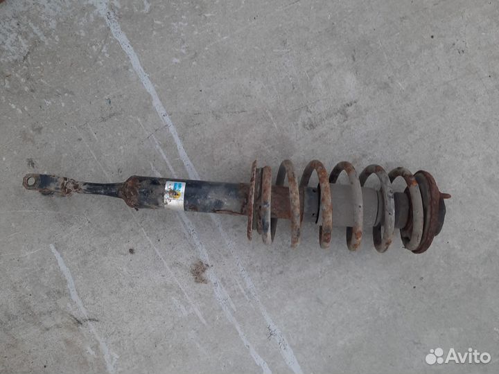 Амортизатор передний Volkswagen B5 / Audi A4