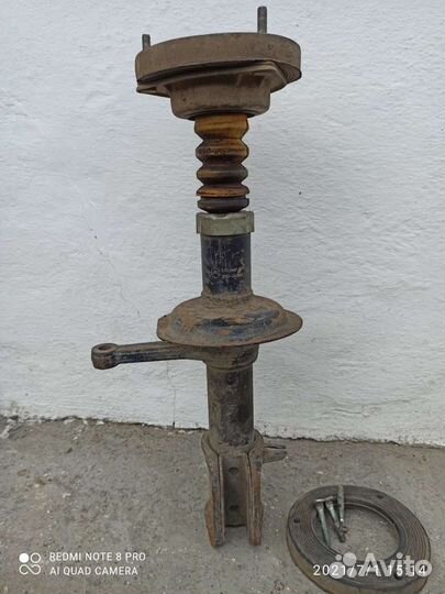 Продам амортизатор стойку ваз-2110