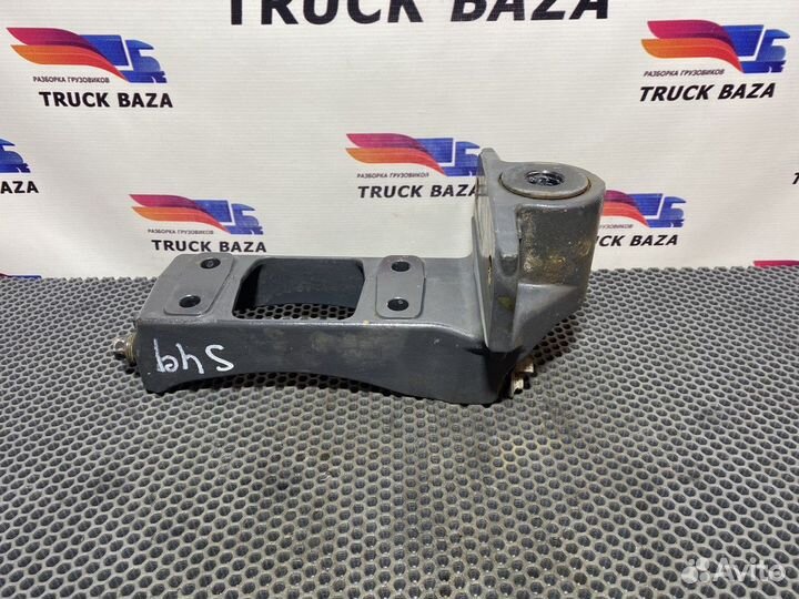 Кронштейн передней рессоры правый Scania 6-series