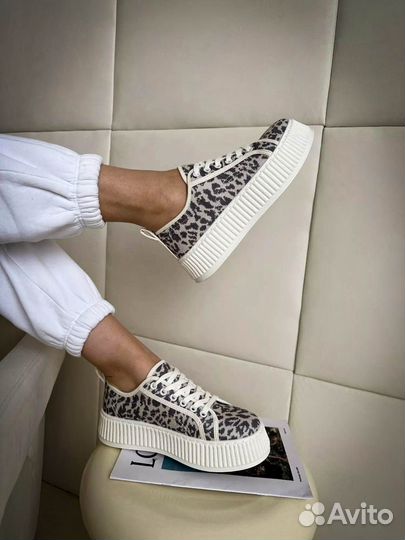 Женские кроссовки