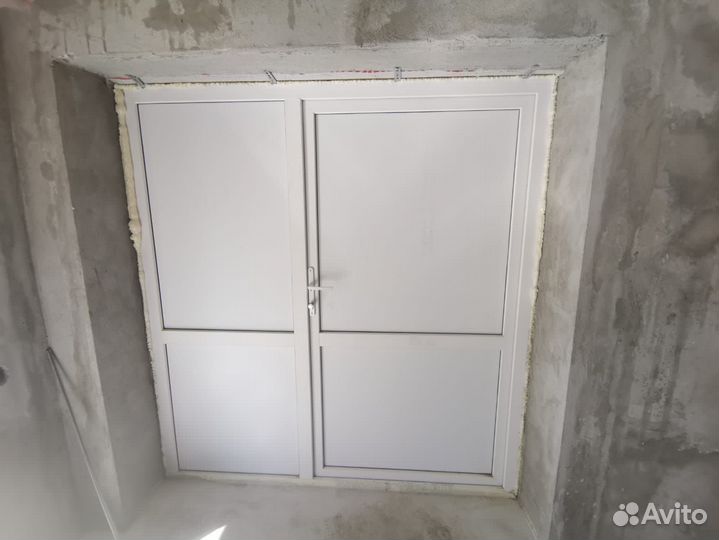 Пластиковая дверь входная