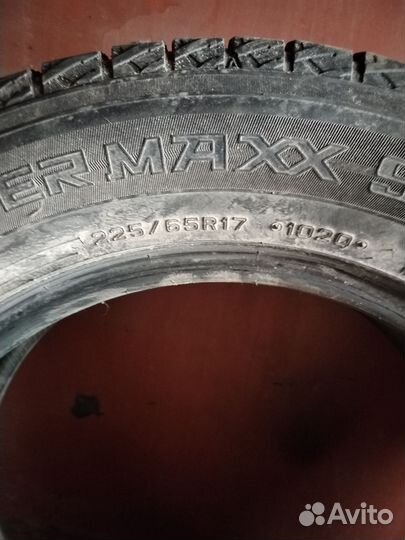 Dunlop Winter Maxx SJ8 225/65 R17