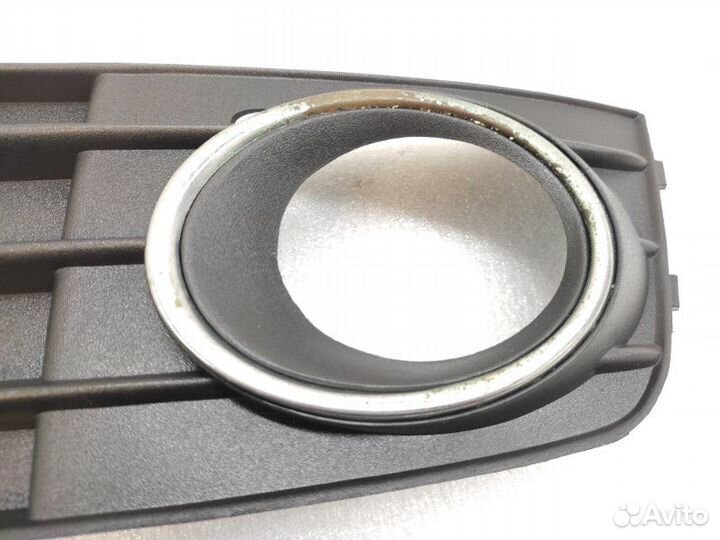 Накладка противотуманной фары передняя левая Audi