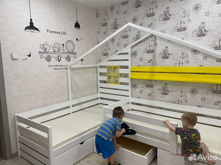 Детская кроватка домик