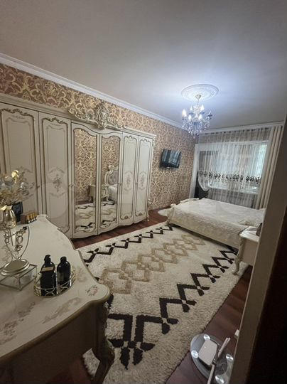 3-к. квартира, 90 м², 1/4 эт.