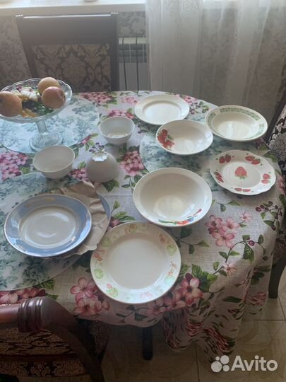 Посуда вилки ложки салатники тарелки кружки