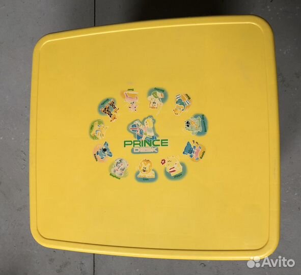 Детский стол и 2 стула