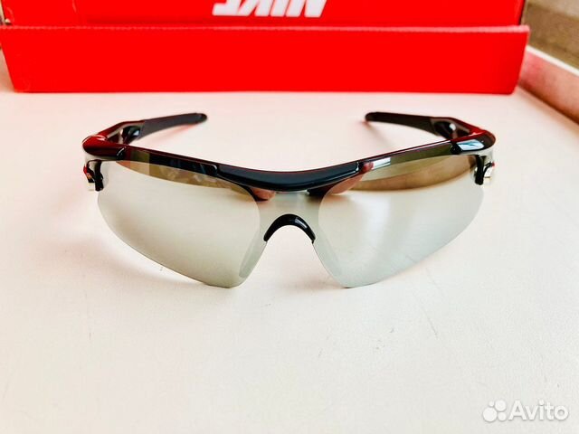 Зеркальные спортивные солнцезащитные очки