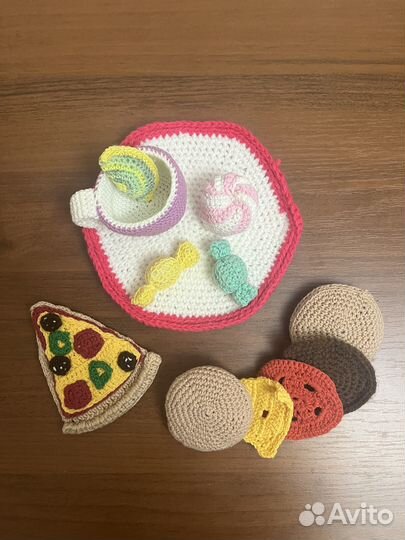 Вязаные игрушки: тарелка с пиццей,гамбургером и др