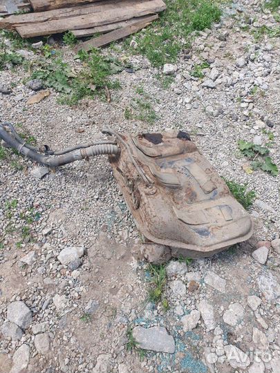 Топливный бак на хундай сонату 1996г