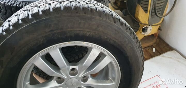 Bridgestone Blizzak Spike-01 215/70 R16 100T