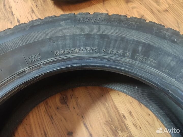 Bridgestone Blizzak VRX 225/60 R17