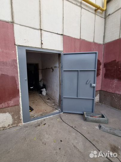 Дверь входная металлическая техническая