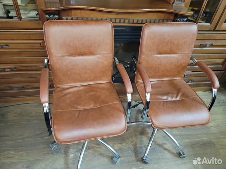 Офисное кресло