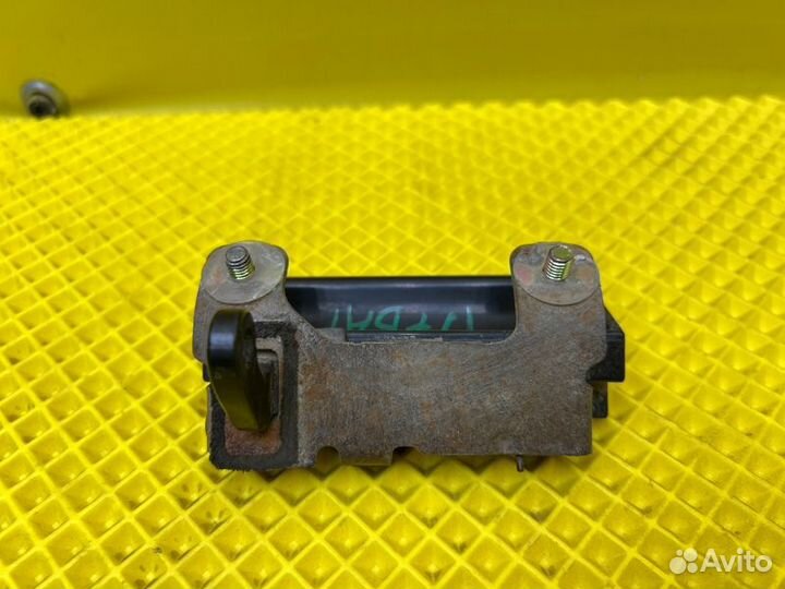 Ручка крышки багажника Mitsubishi Space Wagon N94W