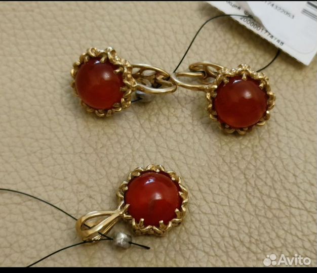 Изумруд природный, Сердолик, нефрит