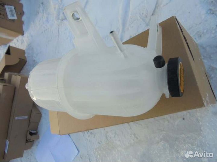 Бачок расширительный Toyota Hilux KUN25