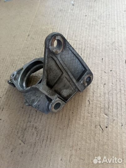 Кронштейн промежуточного вала Renault 1.9dci F9Q