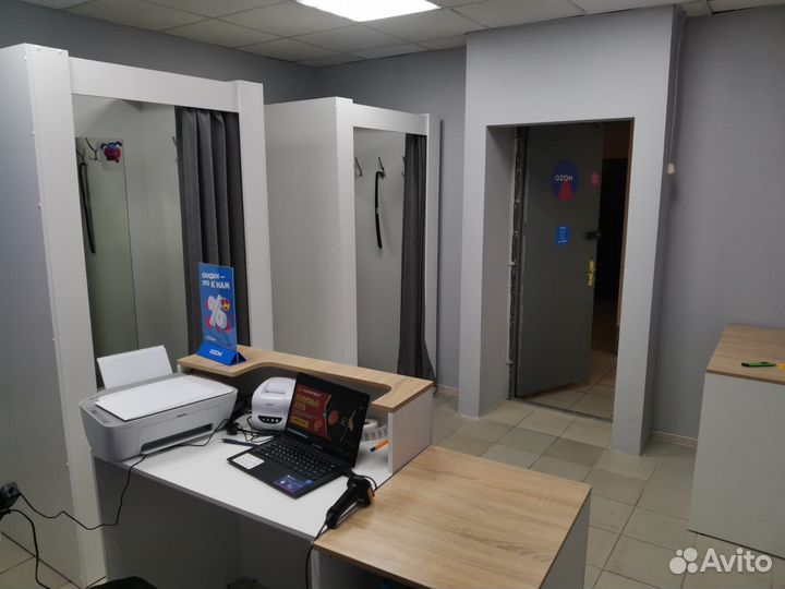 Сотрудник в пункт выдачи заказов озон