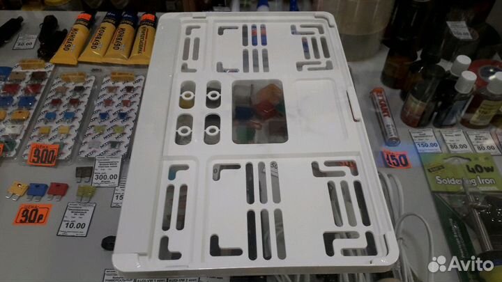 Рамка госномера квадратная белая